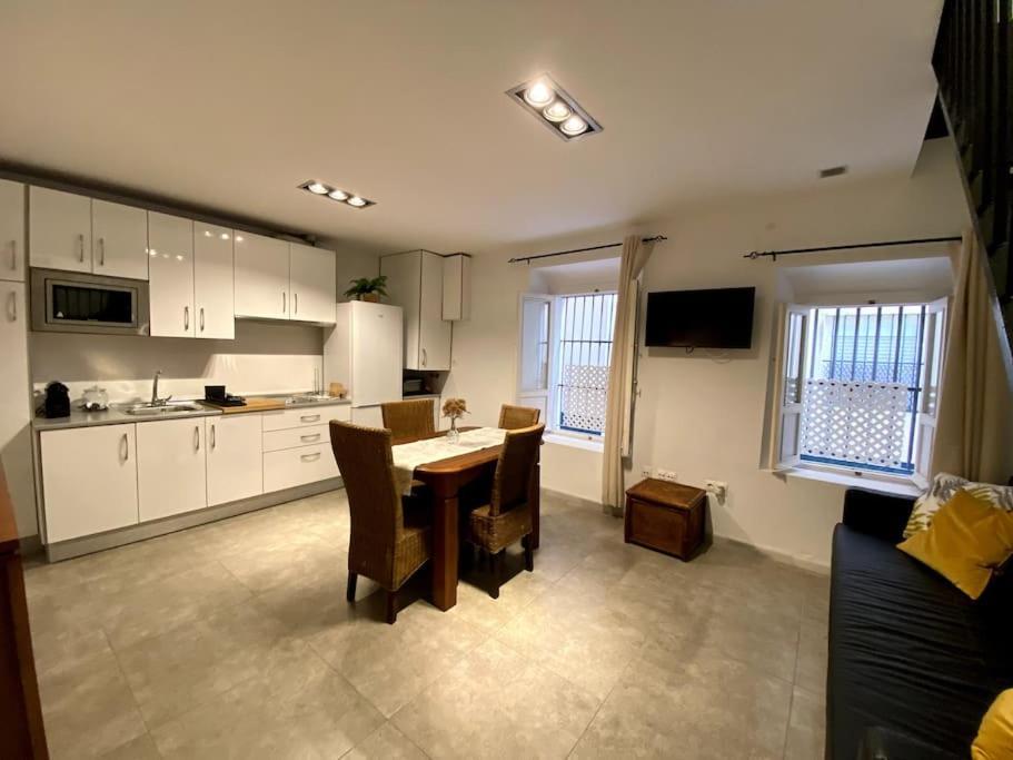 Moderno Duplex En La Tacita De Plata Apartment Cadiz Bagian luar foto